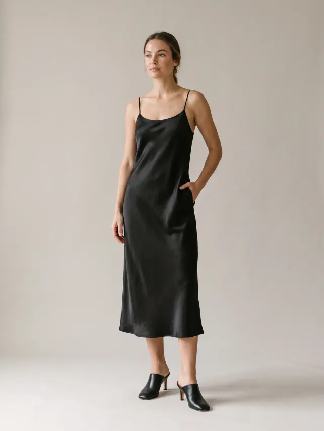 Vestido lencero de satín negro